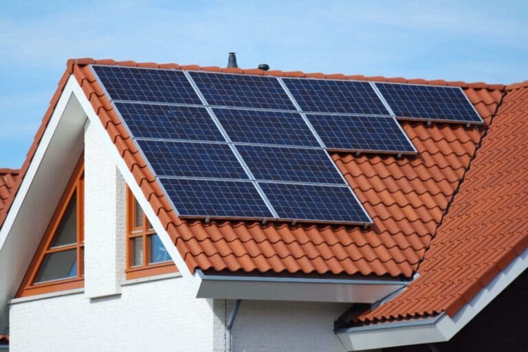 Energiekosten besparen, zonnepanelen offertes, aandachtspunten