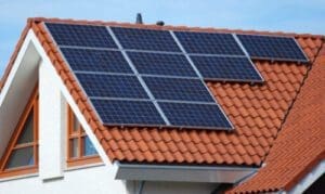 Energiekosten besparen, zonnepanelen offertes, aandachtspunten